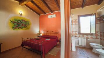 Haartrockner, Handtücher, Seife, Toilettenpapier