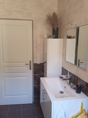 Shower, hair dryer, towels, toilet paper