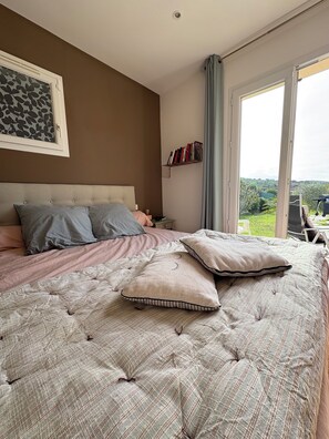 3 bedrooms, iron/ironing board, WiFi, bed sheets - The Cascade House - by Zenlife (La Roque-sur-Cèze)