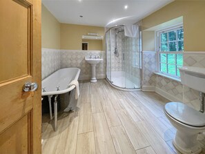 Bathroom - Hafod Grove - UKC6955 (Moylegrove, near Ceibwr Bay)
