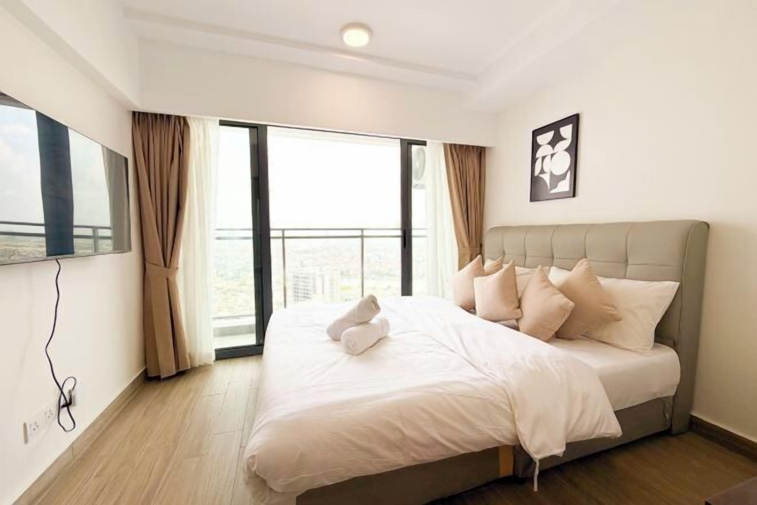 Laptop workspace, iron/ironing board, free WiFi, bed sheets