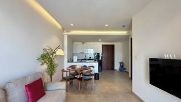 Classic Apartment, City View | Living area