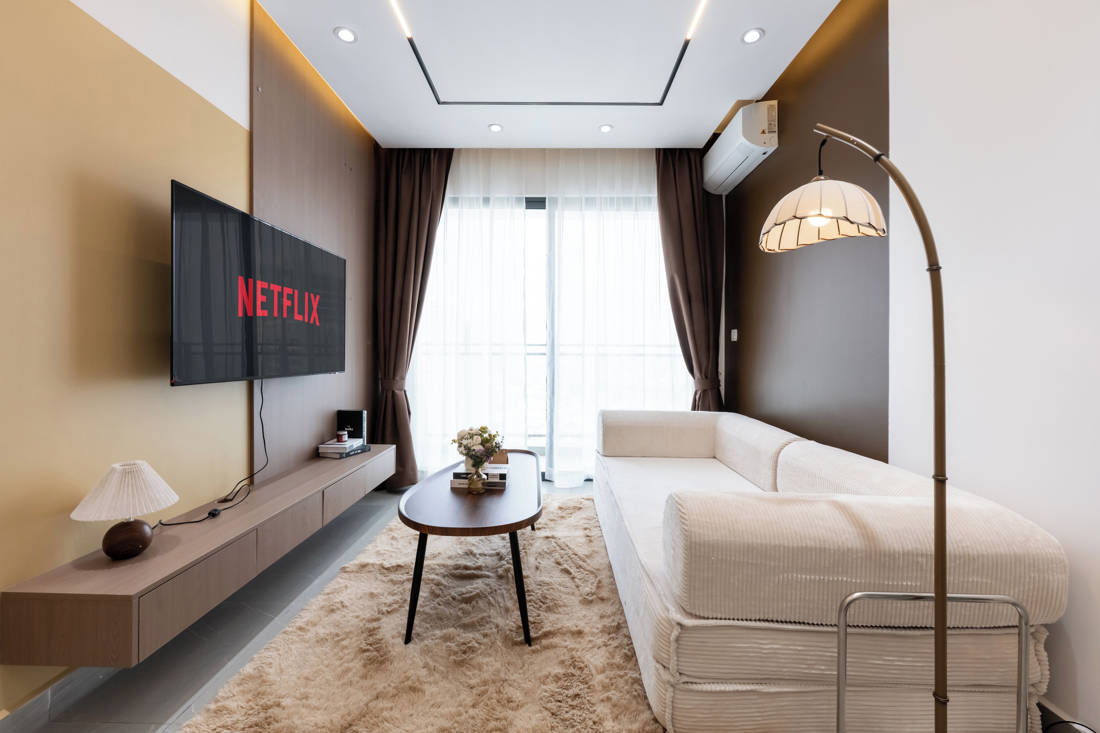 En 43-tommers smart-TV med digitale kanaler