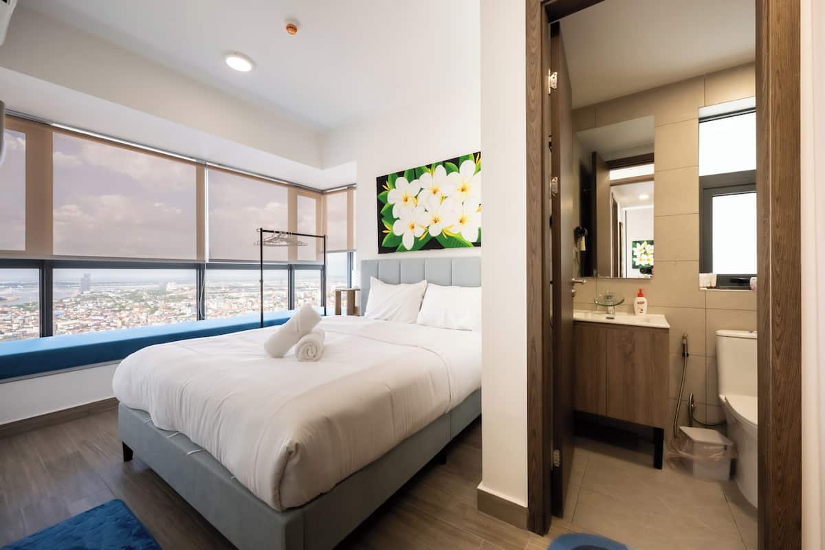 Exclusive Apartment | Laptop workspace, iron/ironing board, free WiFi, bed sheets