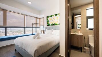 Exclusive Apartment | Desk, laptop workspace, iron/ironing board, free WiFi