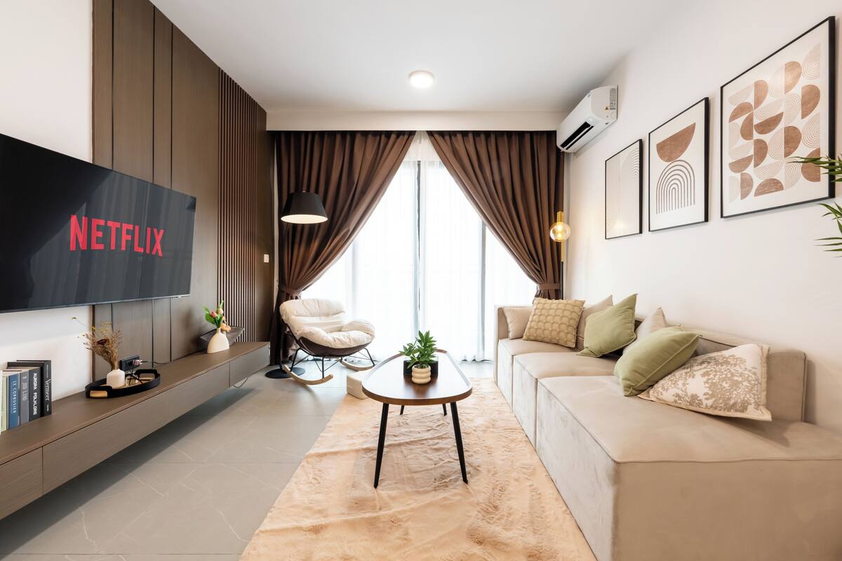 Apartamento Confort | Zona de estar | Smart TV de 43 pulgadas con canales digitales
