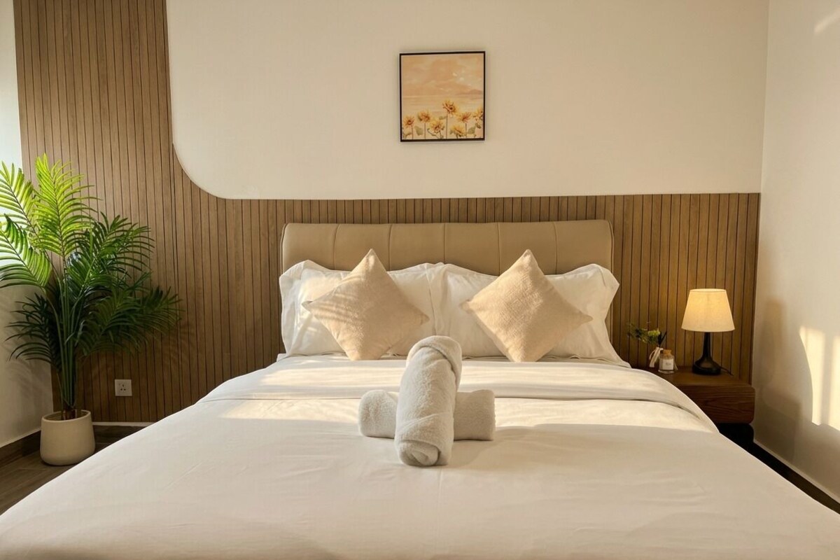 Apartamento, vistas a la ciudad | Escritorio y espacio para trabajar con un portátil