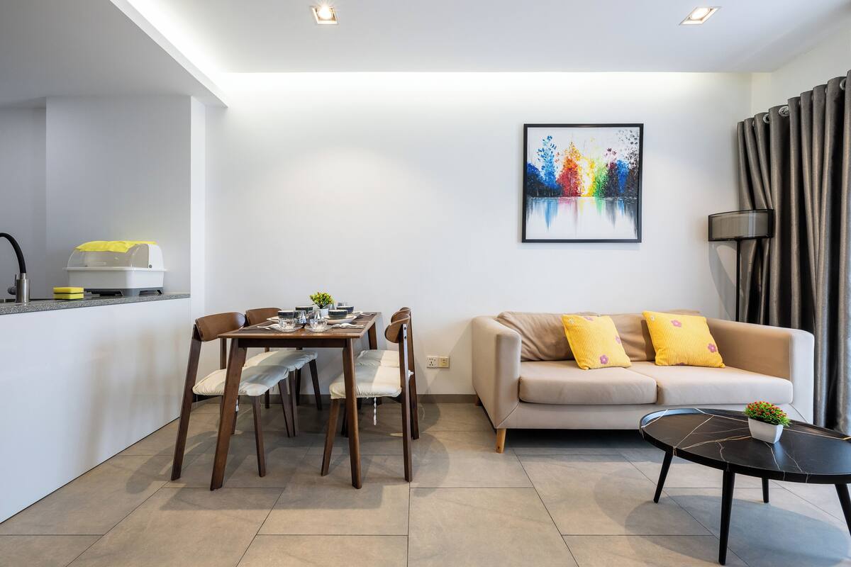 Apartamento estándar | Zona de estar | Smart TV de 43 pulgadas con canales digitales
