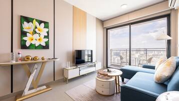 Apartamento exclusivo | Zona de estar | Smart TV de 43 pulgadas con canales digitales