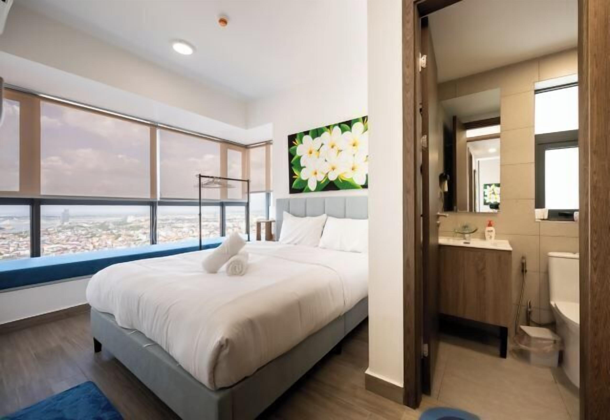 Laptop workspace, iron/ironing board, free WiFi, bed sheets