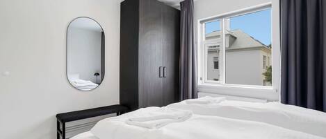 3 chambres, fer et planche à repasser, Wi-Fi, draps fournis