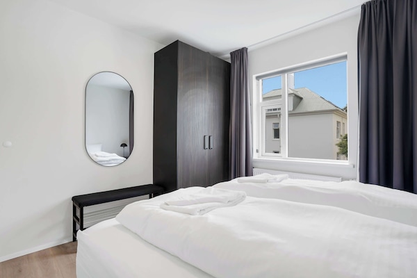 3 habitaciones, tabla de planchar con plancha, wifi y ropa de cama