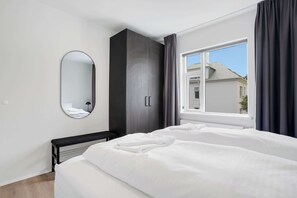 3 habitaciones, tabla de planchar con plancha, wifi y ropa de cama