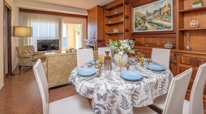 Dining - Spacious apartment in Palamós with Wifi and Pet friendly (Palamós)