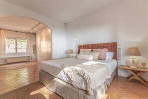4 chambres, fer et planche à repasser, Wi-Fi, draps fournis
