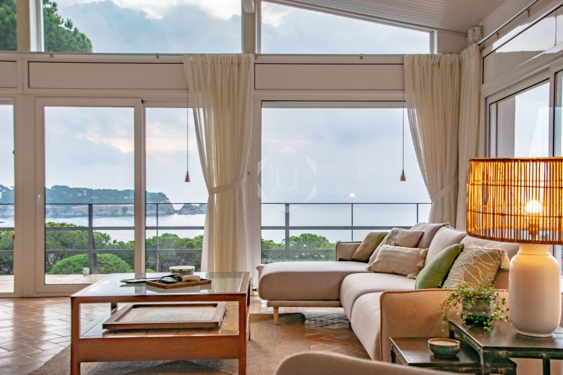 Smart-tv en een open haard