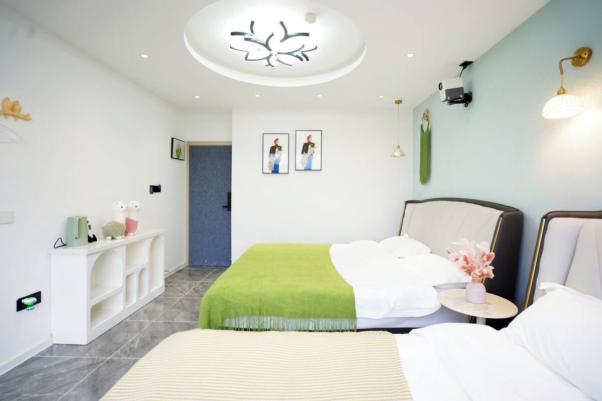 Junior Quadruple Room | Down comforters, laptop workspace, blackout drapes, iron/ironing board