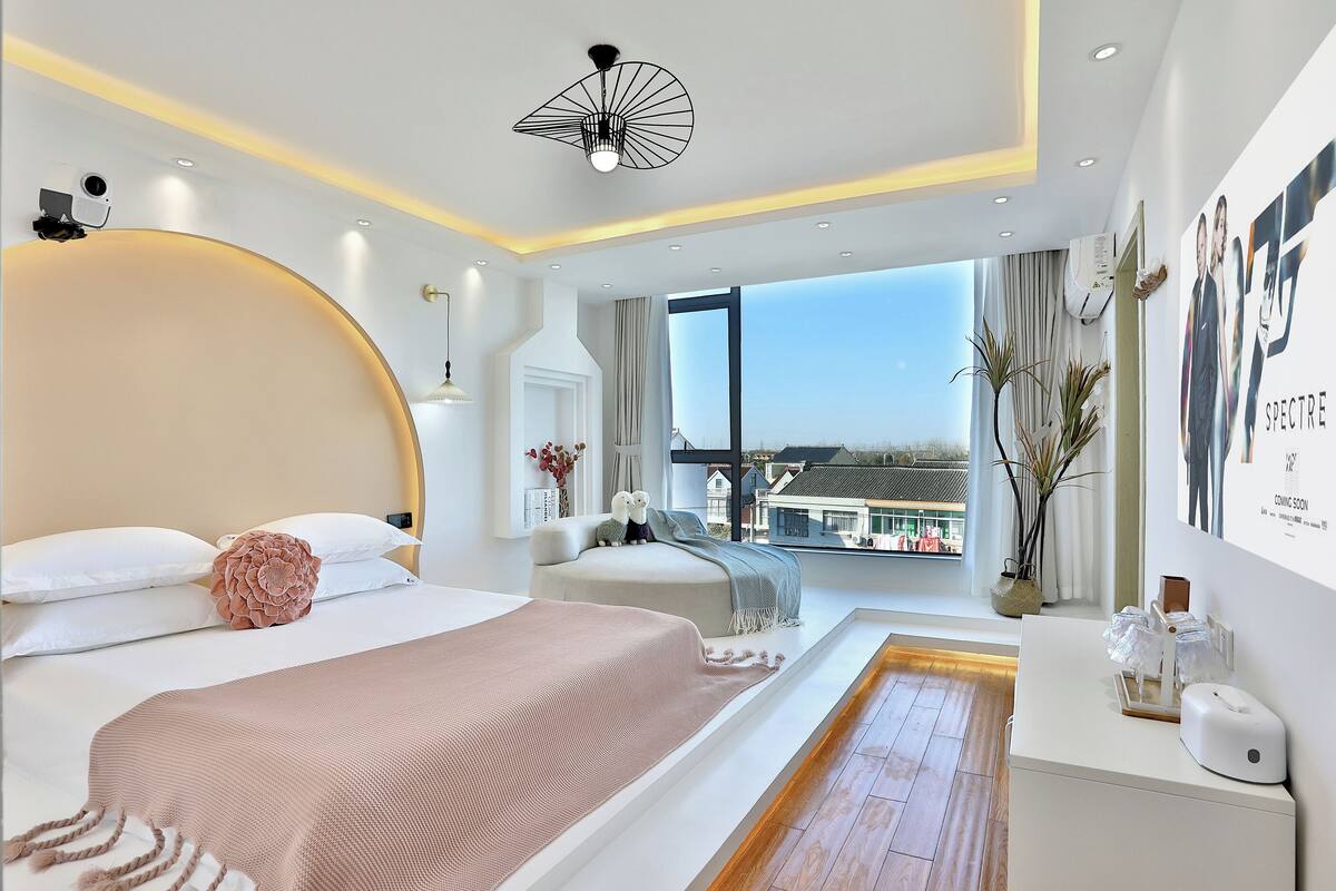 Classic Double Room | Down comforters, laptop workspace, blackout drapes, iron/ironing board