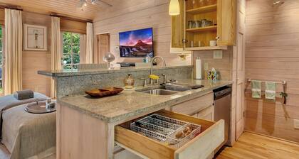 Charming garden guest house tucked behind a gated driveway in Buckhead. King bed, full kitchen, washer/dryer, smart TVs, and private outdoor space.