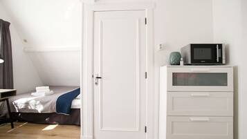 1 Schlafzimmer, Schreibtisch, BĂŒgeleisen/BĂŒgelbrett, WLAN