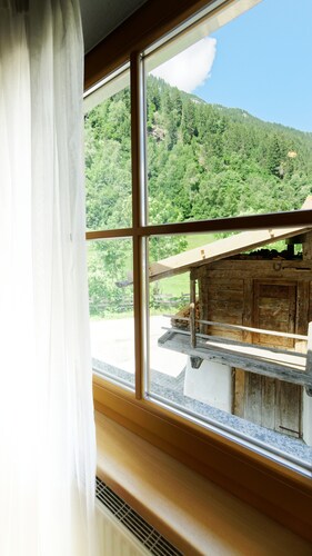 Apartment 'Schupfe' with Mountain View, Shared Garden and Wi-Fi