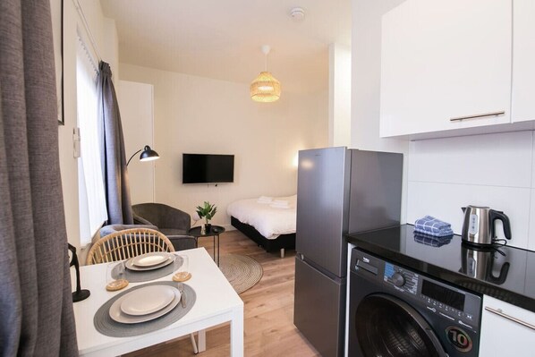 1 bedroom, desk, iron/ironing board, free WiFi