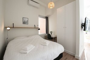 1 bedroom, desk, iron/ironing board, WiFi