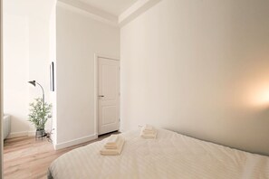 Ferros/tábuas de passar roupa, Wi-Fi, roupa de cama
