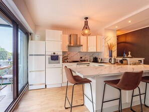 Fridge, oven, coffee/tea maker - Beautiful apartment with terrace in Anglet, near the beaches (Anglet)