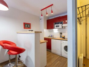 Fridge, microwave, coffee/tea maker, toaster