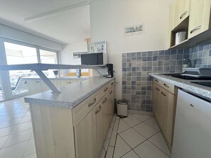 Fridge, microwave, coffee/tea maker, toaster