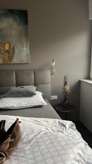 WiFi, bed sheets