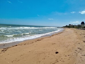 Beach - Ground floor apartment near sea, sleeps 4 (Bernières-sur-Mer)