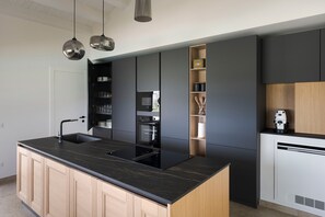 Køleskab, mikrobølgeovn, ovn, opvaskemaskine