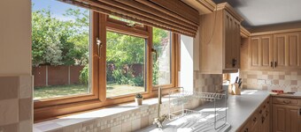 Spacious 6-Bedroom Home | Sleeps 11 | Fast Wi-Fi | Parking | Ideal for Families & Business Groups