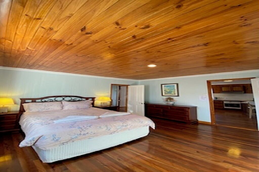 3 soverom, strykejern/-brett og sengetøy