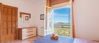Holiday Home 'Sa Omu De Sa Palgia' with Sea View, Balcony and Air Conditioning