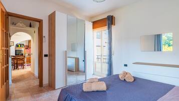 2 Schlafzimmer, BĂŒgeleisen/BĂŒgelbrett, WLAN, BettwĂ€sche