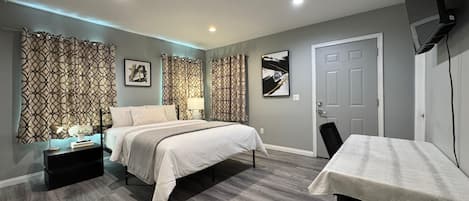 3 bedrooms, desk, iron/ironing board, free WiFi