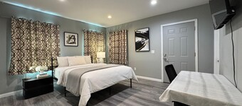 Updated 3 bedroom & 2 bath w backyard near Beverly Hills LACMA & Museums. A+