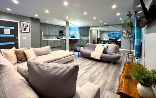 Updated 3 bedroom & 2 bath w backyard near Beverly Hills LACMA & Museums. A+