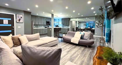 Updated 3 bedroom & 2 bath w backyard near Beverly Hills LACMA & Museums. A+