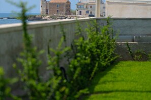 Property grounds - House & Villas - KYMÈ (NOTO)