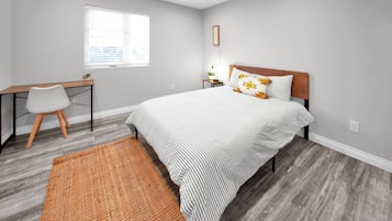 3 bedrooms, desk, iron/ironing board, free WiFi