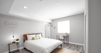Hollywood Dreams-Memory Foam Beds + Free Parking