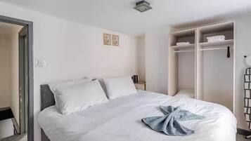 3 quartos, cofres nos quartos, ferros/tábuas de passar roupa, Wi-Fi