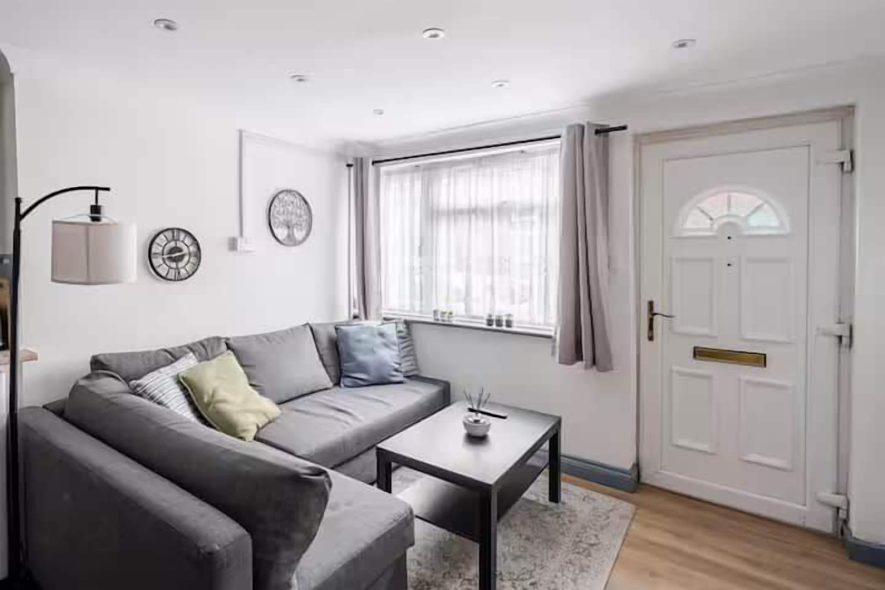 Cosy Central Home With Private Garden & Fast Wifi, Comfy 3br Home  Contractor Friendly  Town Centr... - Colchester