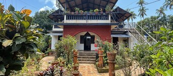 Blue Azure 5BR Villa walk to beach in Goa by Homeyhuts