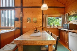 Dining - Holiday Home 'Mountain View' with Shared Garden and Balcony (Bernau im Schwarzwald)