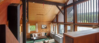 Holiday Home 'Mountain View' with Shared Garden and Balcony